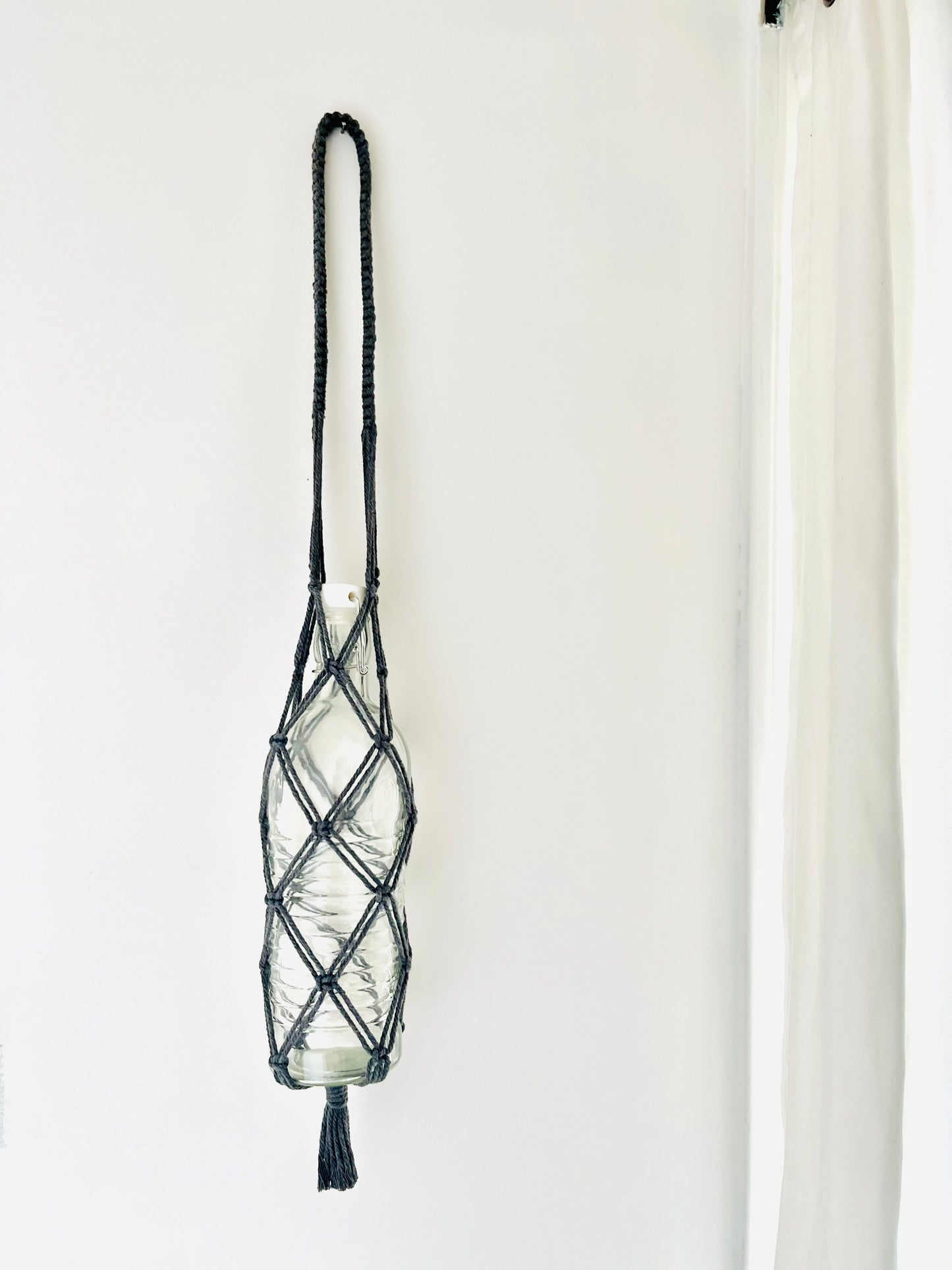 Porte-vin en macramé